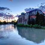 Otel Castello Visconteo Cassano dʼAdda