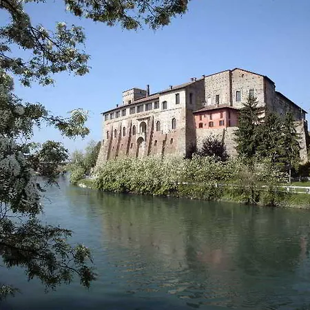 Hotel Castello Visconteo Cassano dʼAdda
