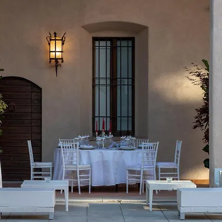 Ξενοδοχείο Castello Visconteo 4*