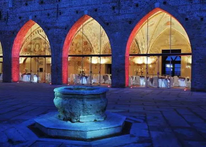 Ξενοδοχείο Castello Visconteo 4*