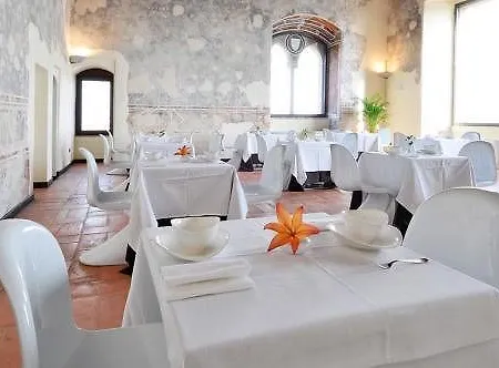 ホテル Castello Visconteo