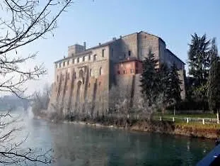 Castello Visconteo ホテル 4*